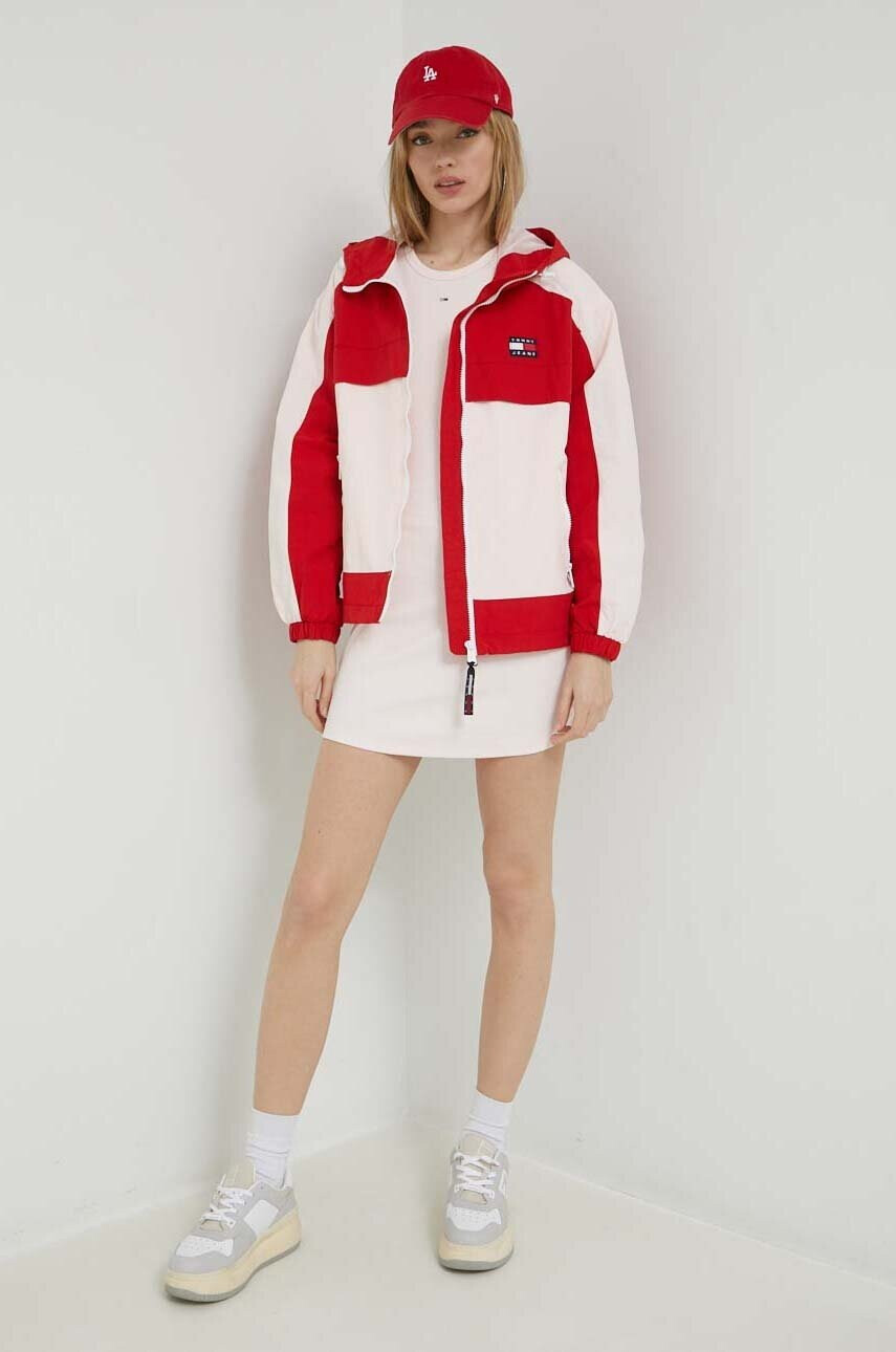 Tommy Jeans Яке в червено с преходна изолация - Pepit.bg