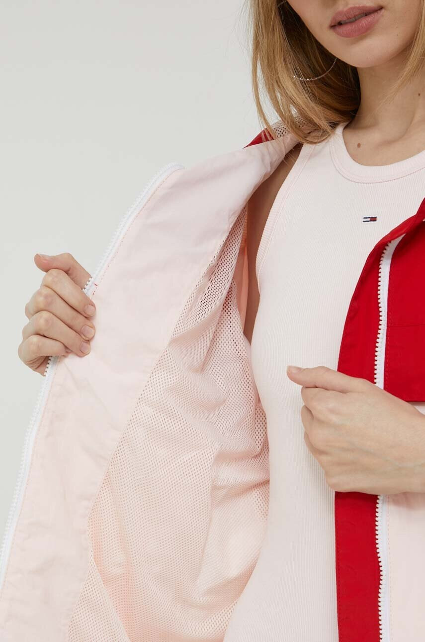 Tommy Jeans Яке в червено с преходна изолация - Pepit.bg