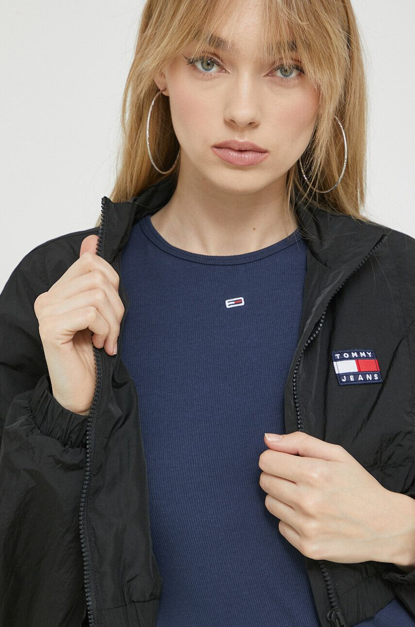 Tommy Jeans Яке в черно с преходна изолация - Pepit.bg