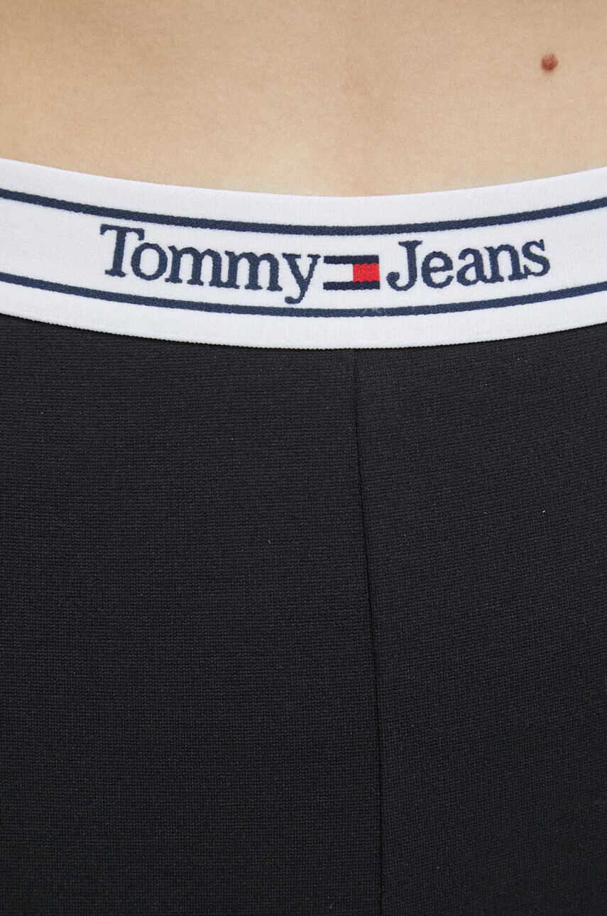 Tommy Jeans Клин в черно с изчистен дизайн - Pepit.bg