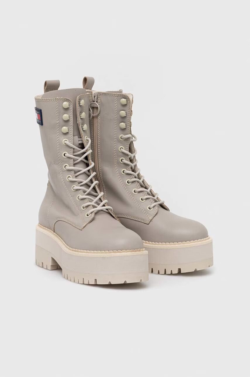 Tommy Jeans Кожени кубинки Flatform Padded Boot в бежово с равна подметка - Pepit.bg