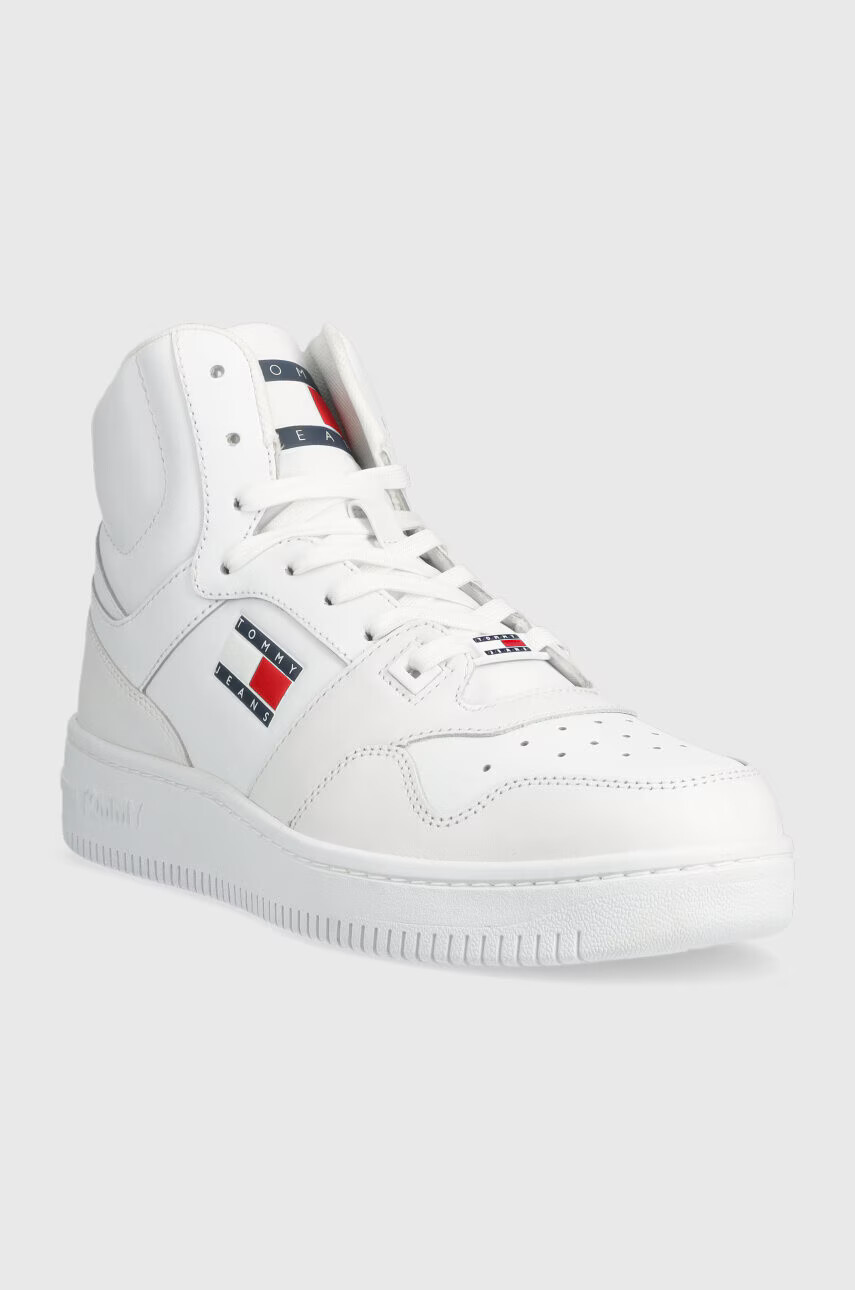 Tommy Jeans Кожени маратонки MID CUT BASKET в бяло EM0EM01164 - Pepit.bg