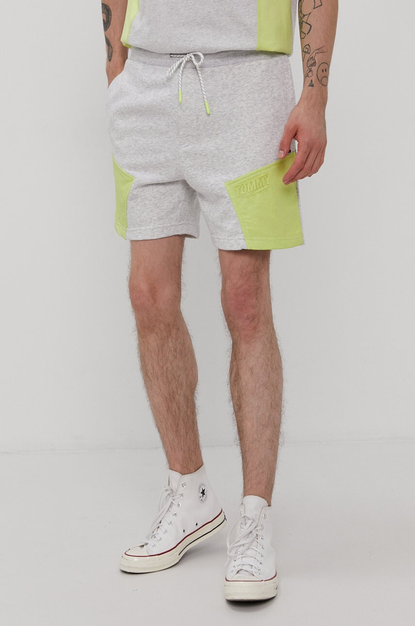 Tommy Jeans Къс панталон мъжки в сиво - Pepit.bg