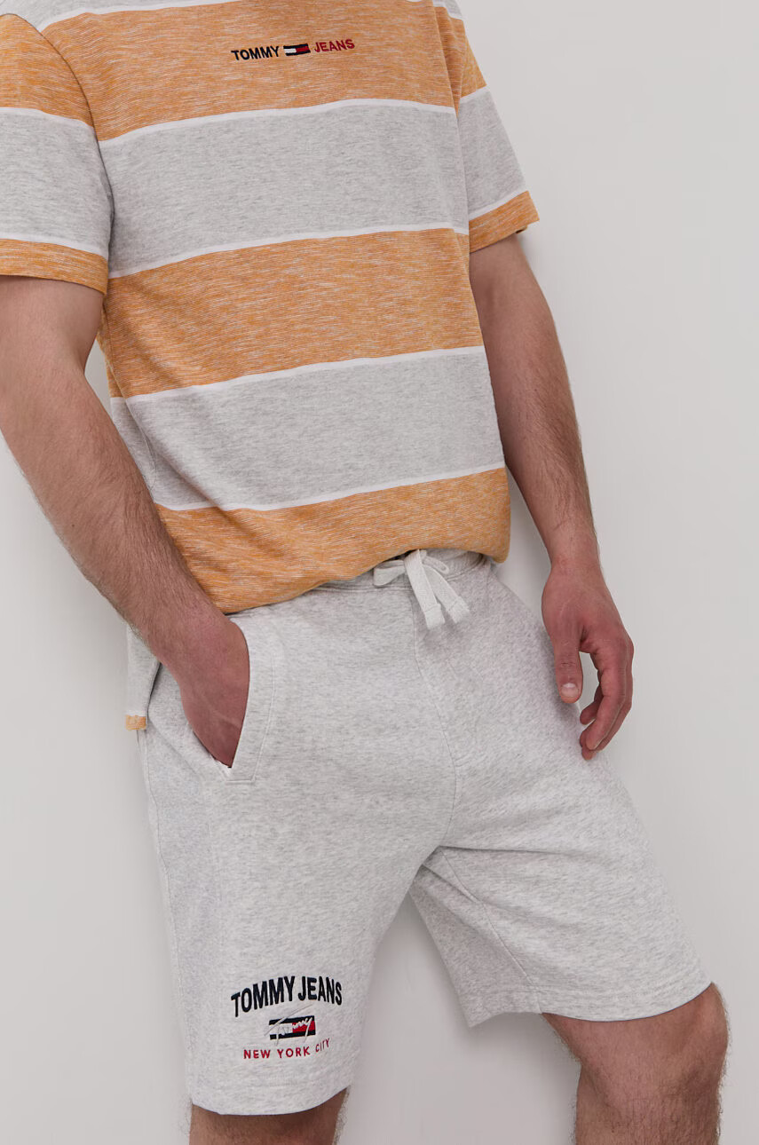 Tommy Jeans Къс панталон - Pepit.bg