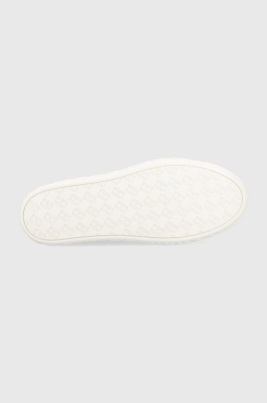 Tommy Jeans Маратонки CANVAS OUTSOLE в бяло EM0EM01160 - Pepit.bg