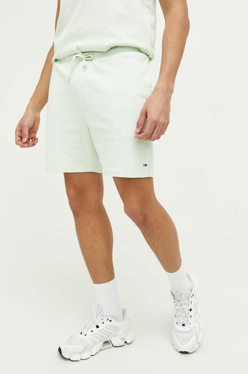Tommy Jeans Памучен къс панталон в зелено - Pepit.bg