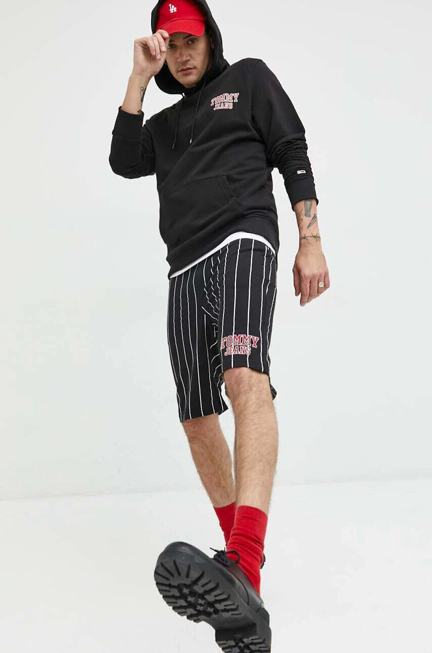 Tommy Jeans Памучен къс панталон в черно - Pepit.bg