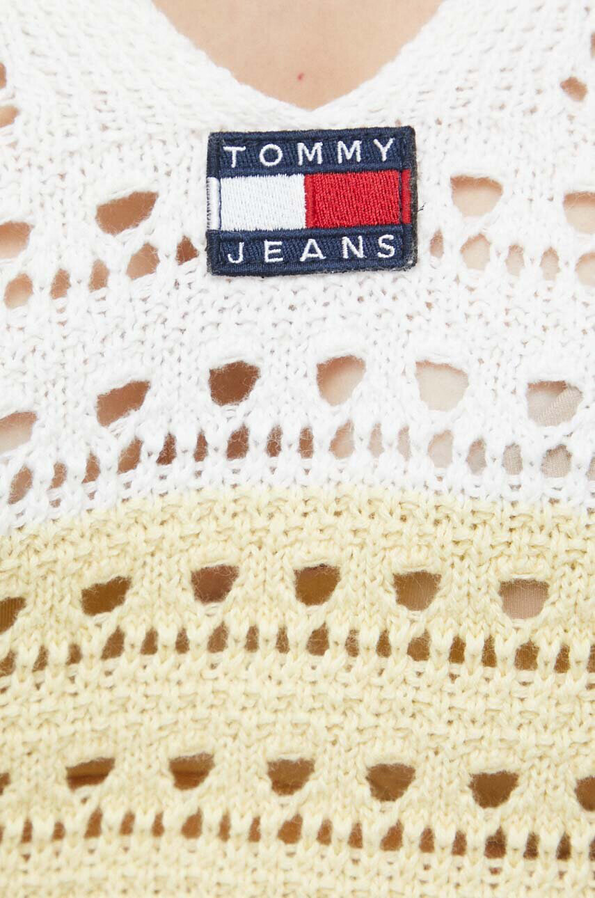 Tommy Jeans Памучен пуловер в жълто от топла материя - Pepit.bg