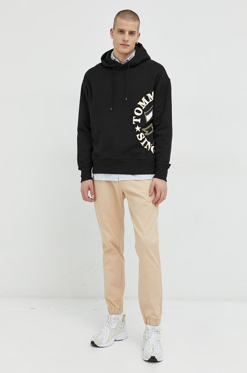Tommy Jeans Памучен суичър в черно с качулка с принт - Pepit.bg