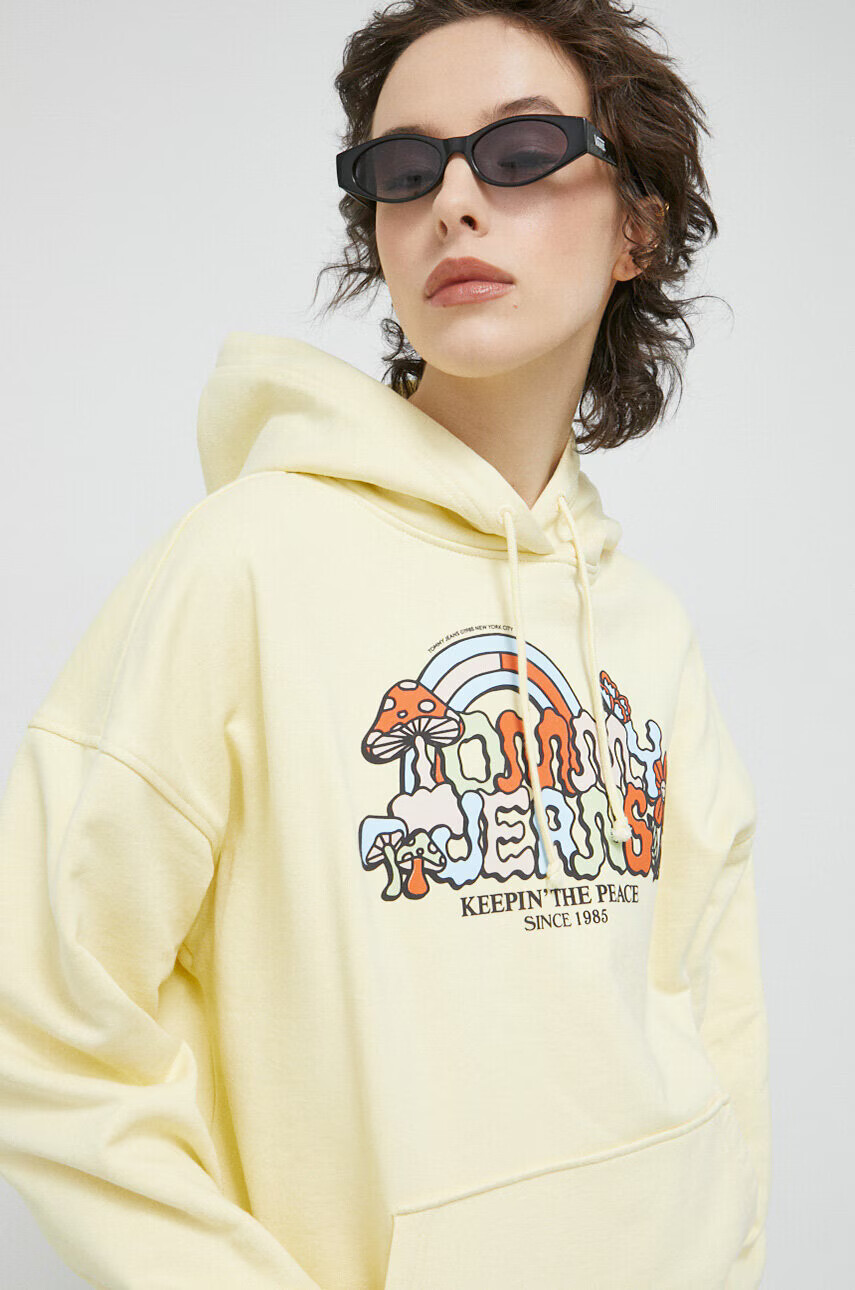 Tommy Jeans Памучен суичър в жълто с качулка с принт - Pepit.bg