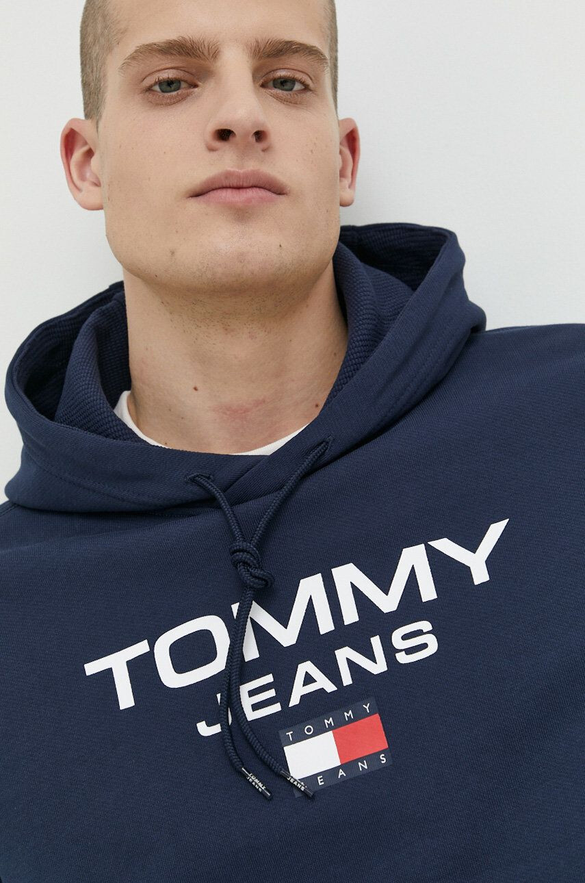 Tommy Jeans Памучен суичър в тъмносиньо с качулка с апликация - Pepit.bg