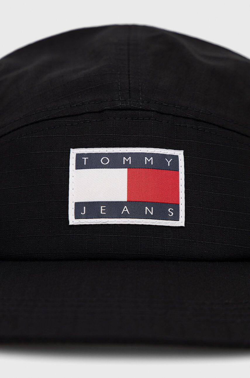 Tommy Jeans Памучна шапка в черно с апликация - Pepit.bg