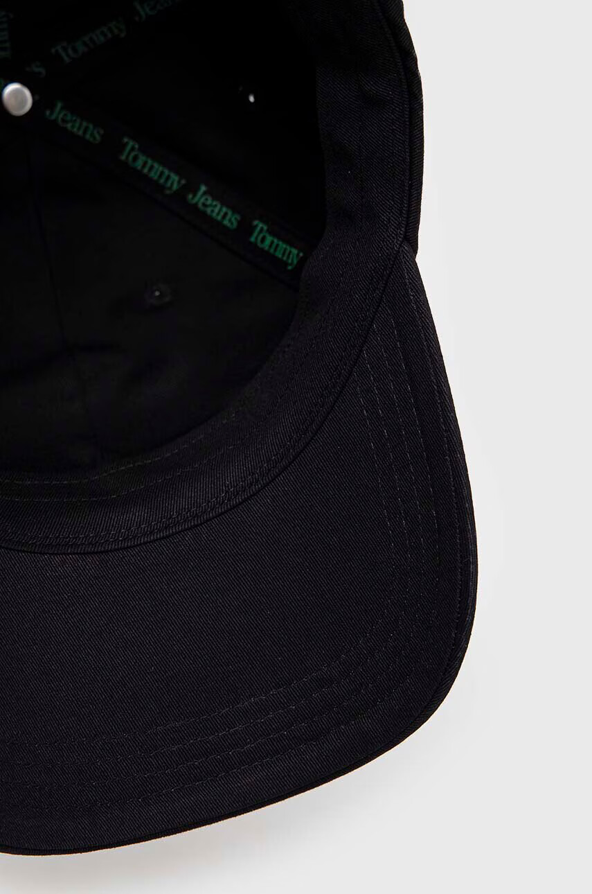Tommy Jeans Памучна шапка с козирка в черно с апликация - Pepit.bg
