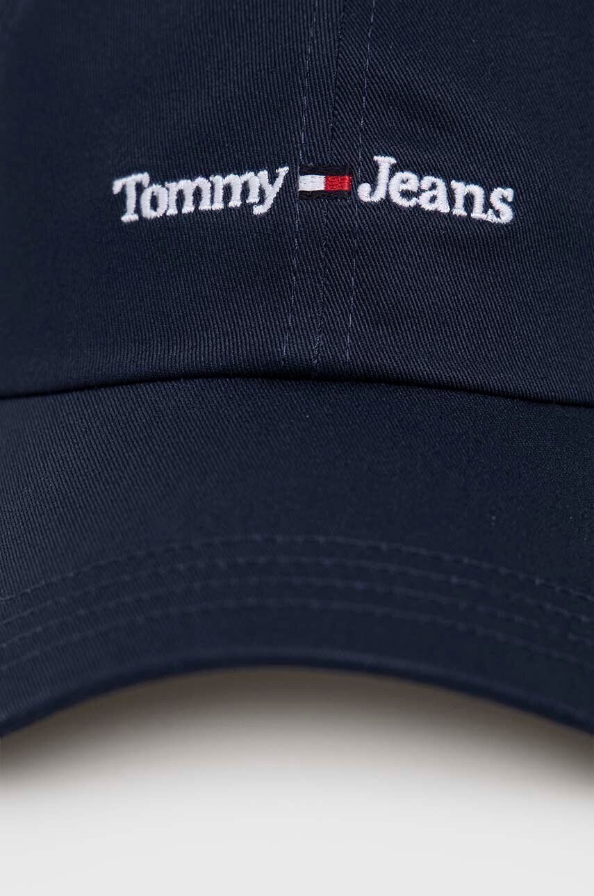 Tommy Jeans Памучна шапка с козирка в тъмносиньо с апликация - Pepit.bg