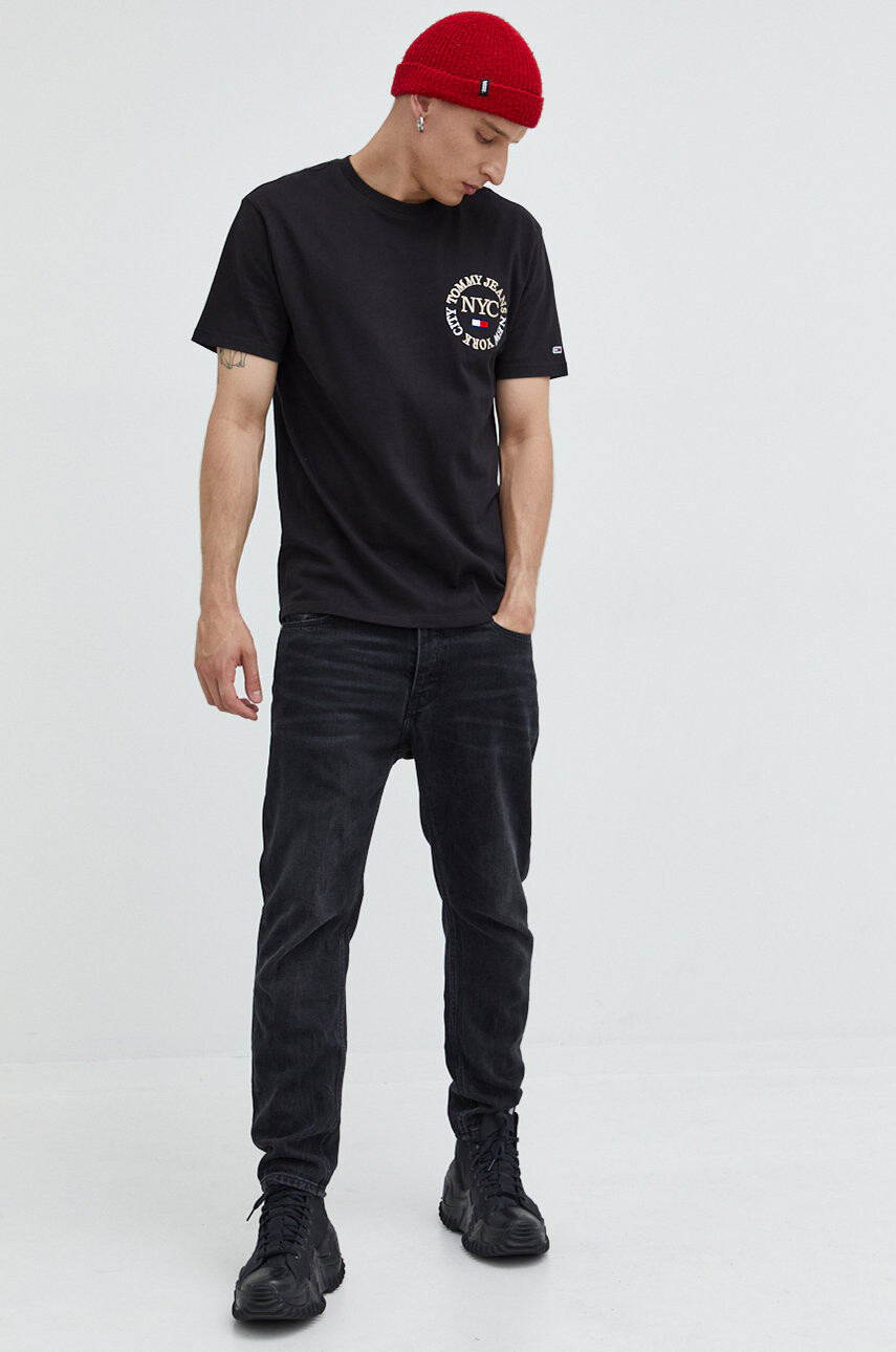 Tommy Jeans Памучна тениска в черно с апликация - Pepit.bg