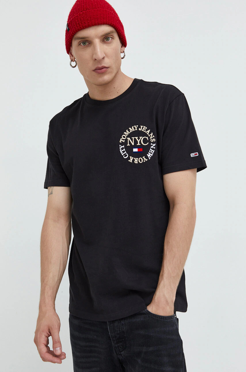 Tommy Jeans Памучна тениска в черно с апликация - Pepit.bg