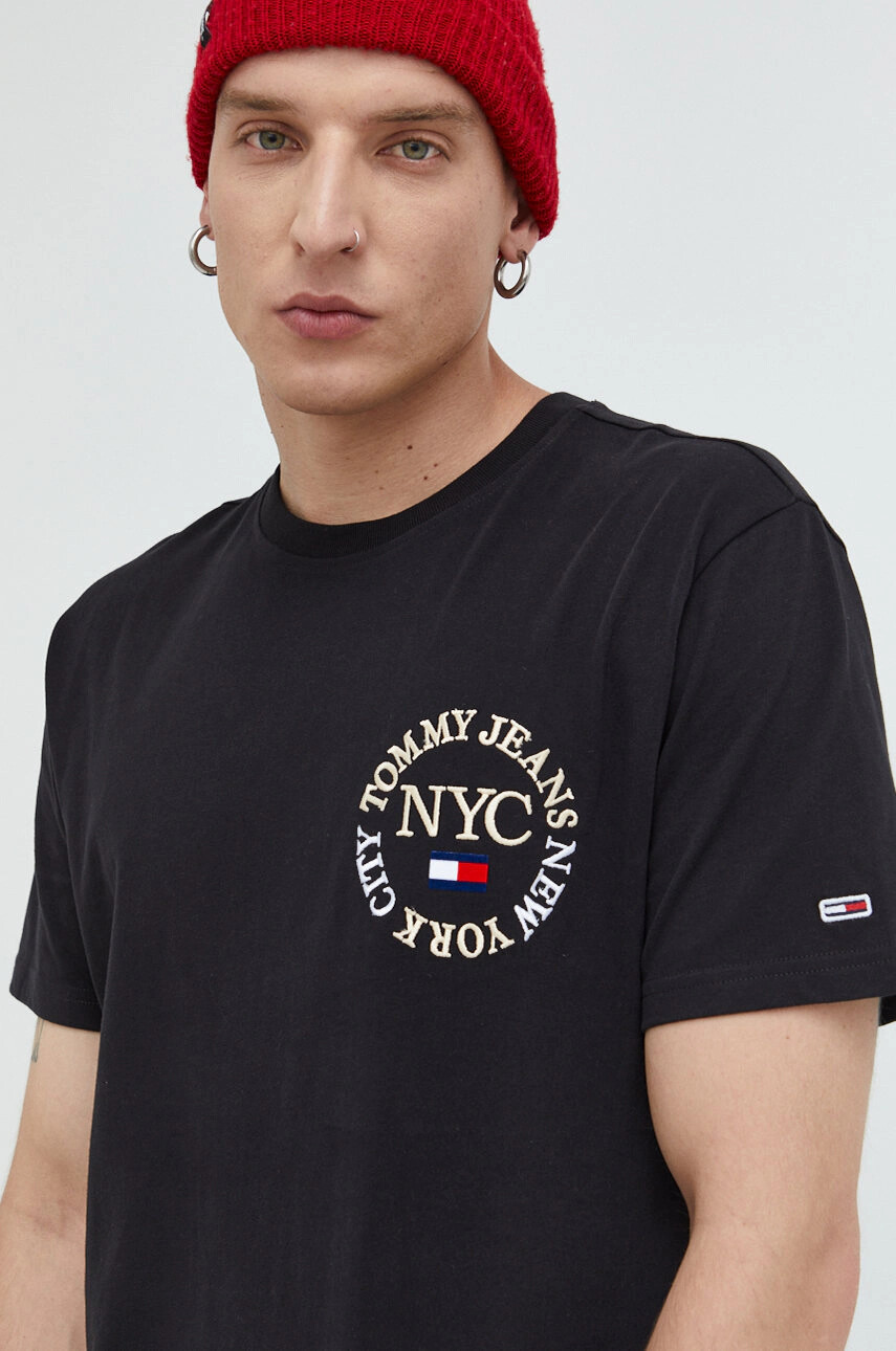 Tommy Jeans Памучна тениска в черно с апликация - Pepit.bg