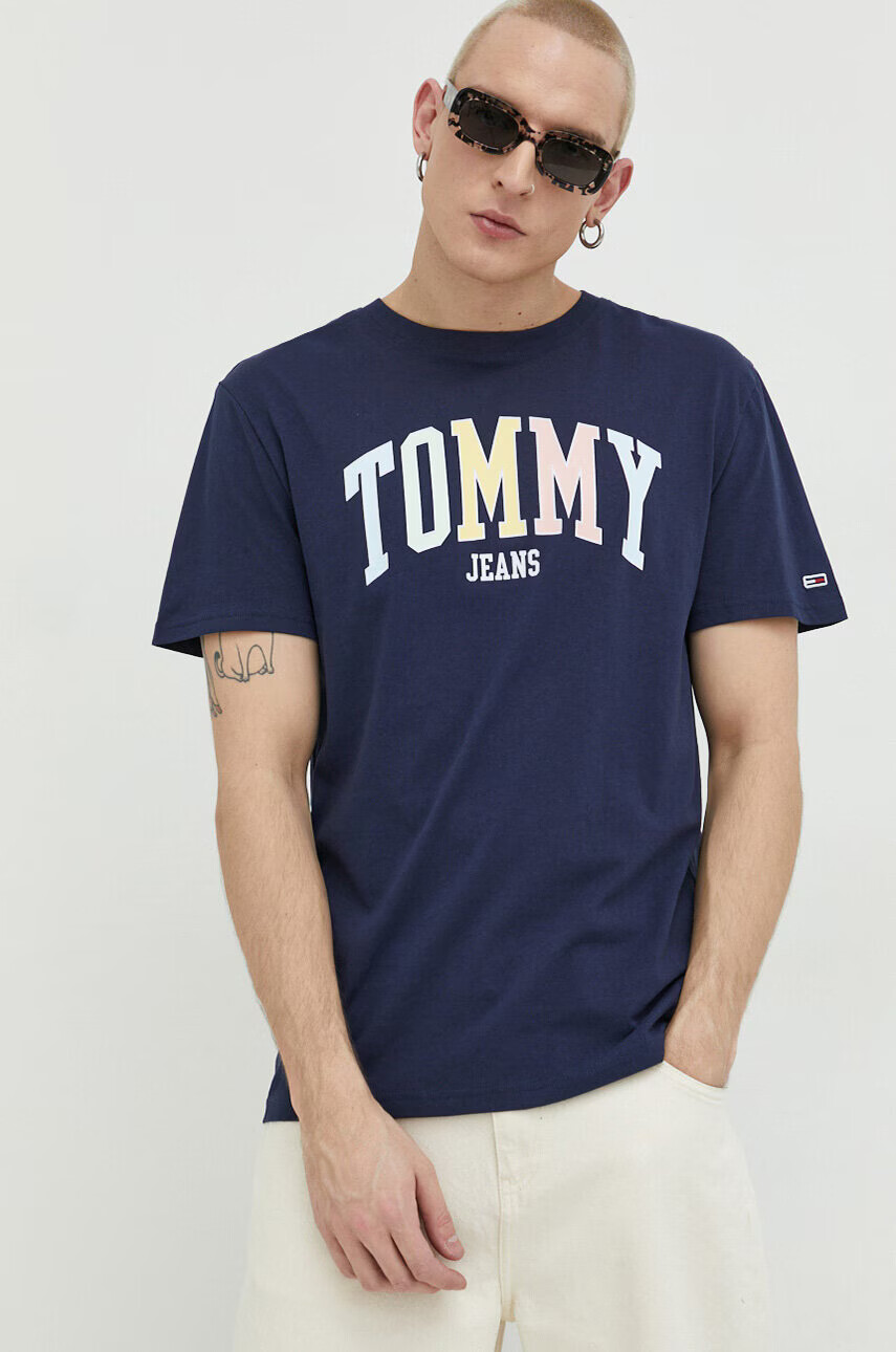 Tommy Jeans Памучна тениска в тъмносиньо с принт - Pepit.bg