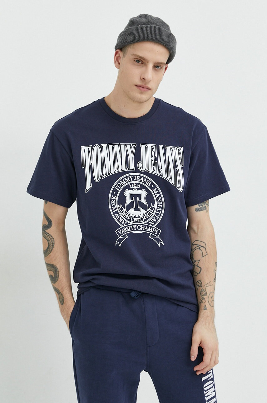Tommy Jeans Памучна тениска в тъмносиньо с принт - Pepit.bg