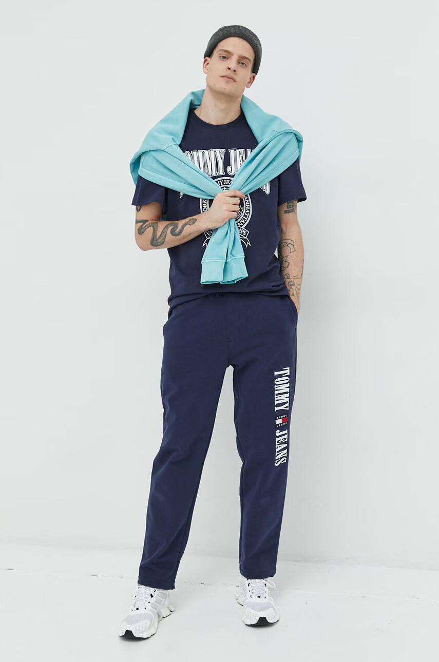 Tommy Jeans Памучна тениска в тъмносиньо с принт - Pepit.bg