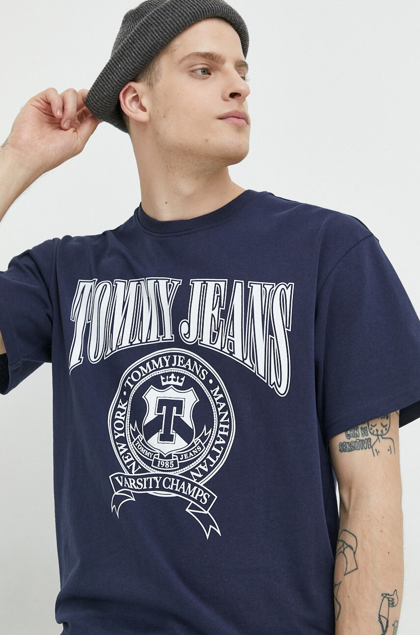Tommy Jeans Памучна тениска в тъмносиньо с принт - Pepit.bg