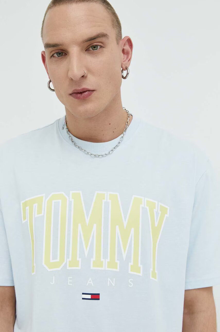 Tommy Jeans Памучна тениска в синьо с принт - Pepit.bg