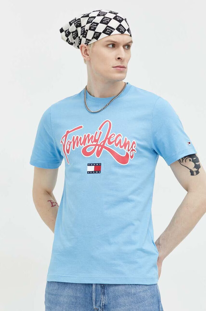 Tommy Jeans Памучна тениска в синьо с принт - Pepit.bg