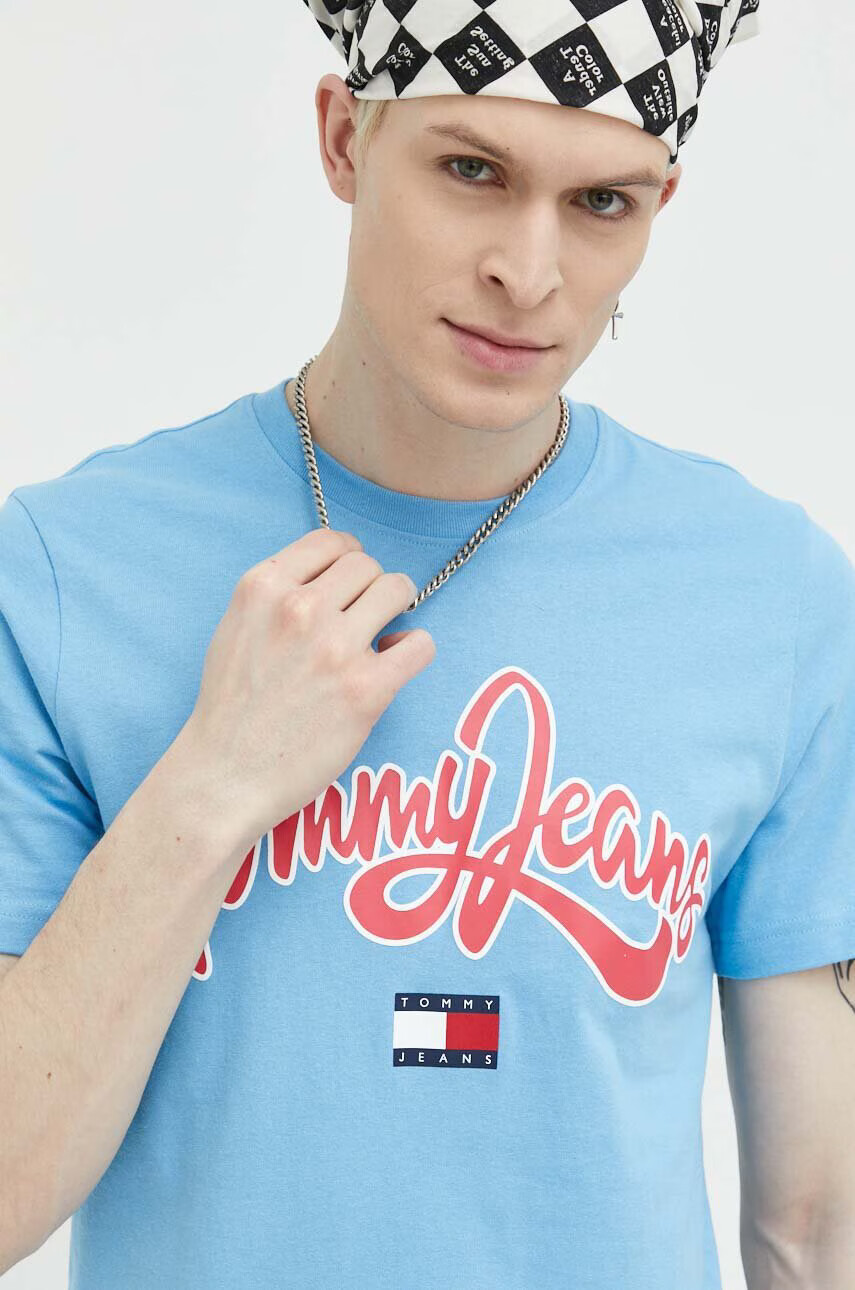 Tommy Jeans Памучна тениска в синьо с принт - Pepit.bg