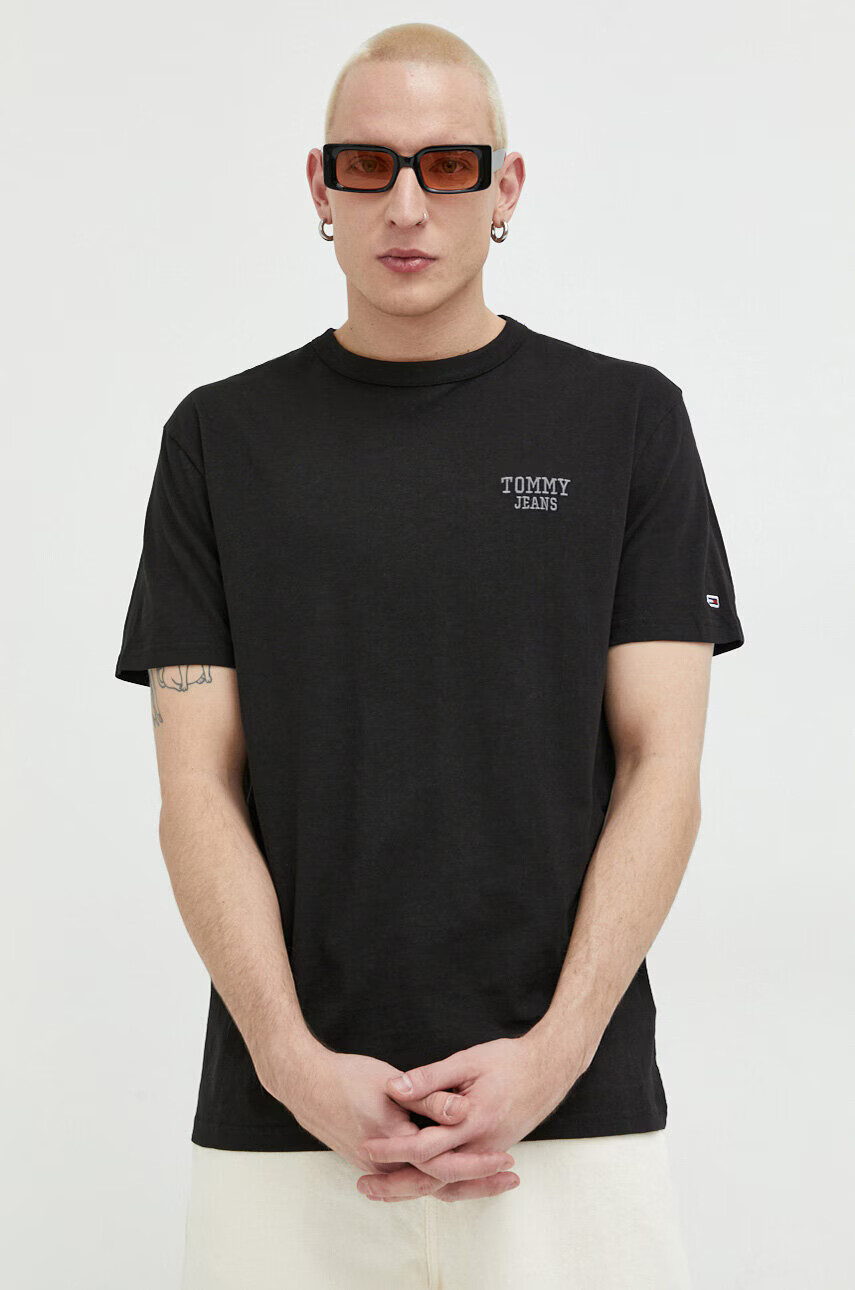 Tommy Jeans Памучна тениска в черно с апликация - Pepit.bg