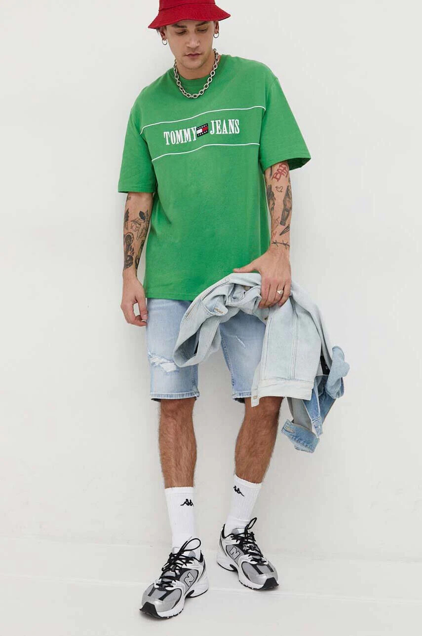Tommy Jeans Памучна тениска в зелено с апликация - Pepit.bg