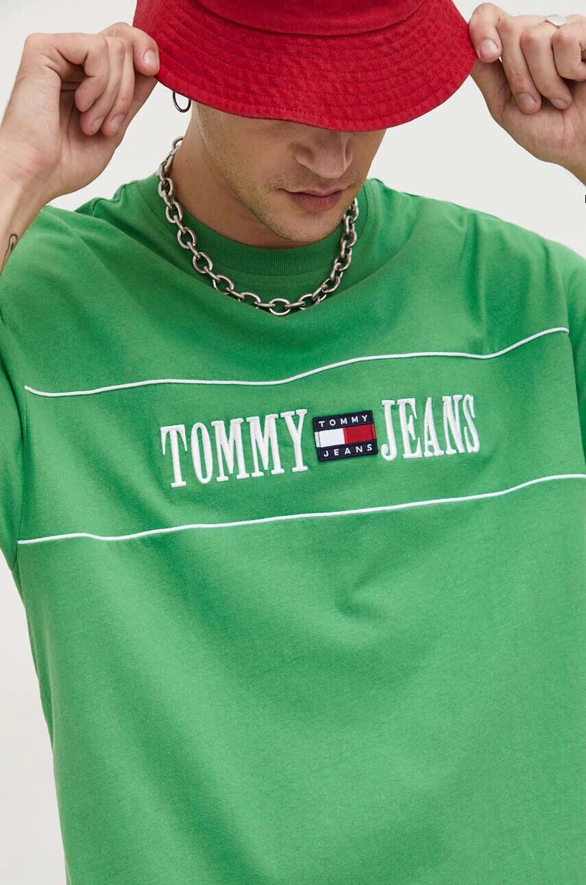 Tommy Jeans Памучна тениска в зелено с апликация - Pepit.bg