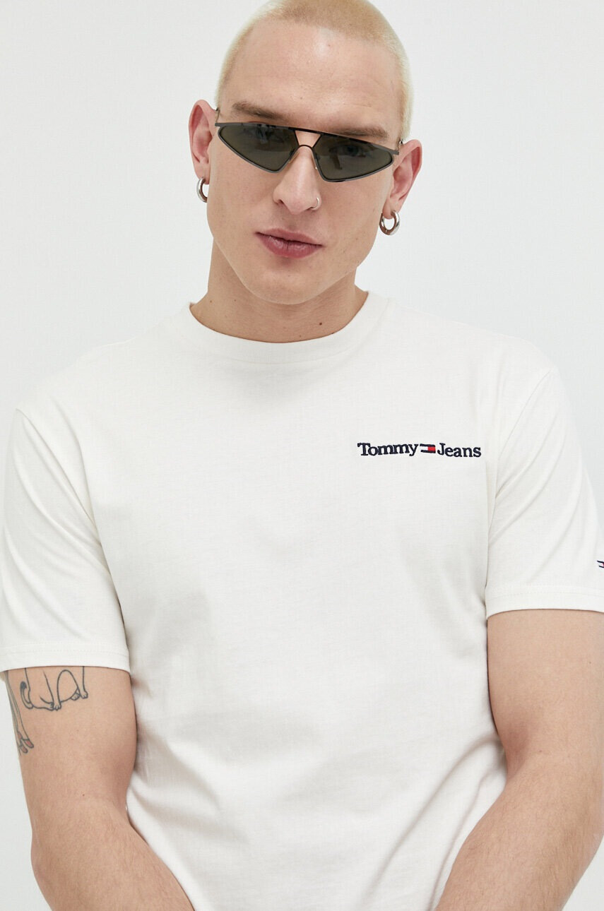 Tommy Jeans Памучна тениска в бяло с апликация - Pepit.bg