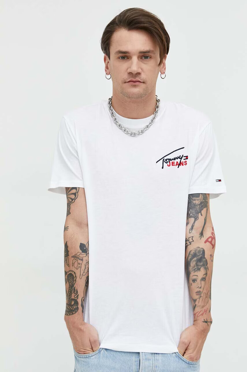 Tommy Jeans Памучна тениска в бяло с апликация - Pepit.bg