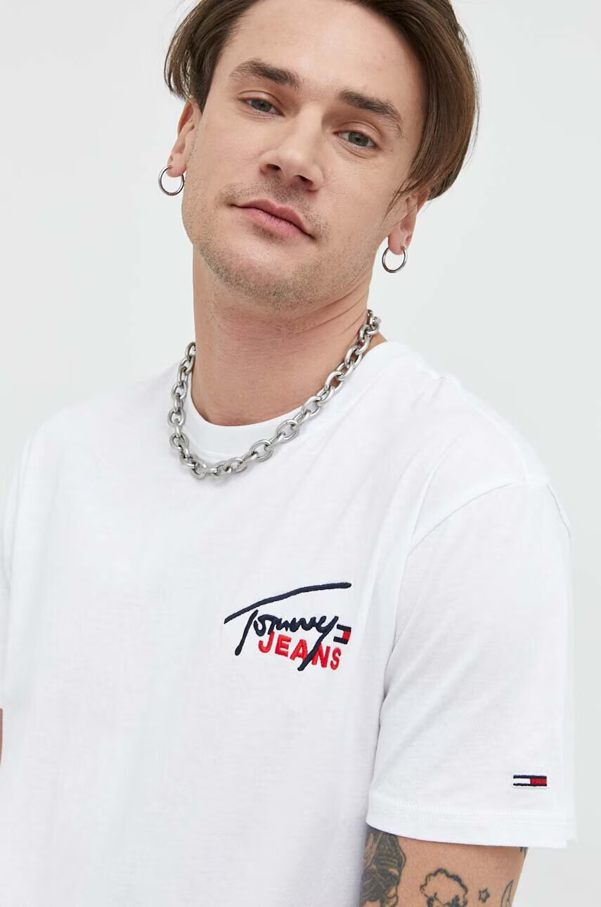 Tommy Jeans Памучна тениска в бяло с апликация - Pepit.bg