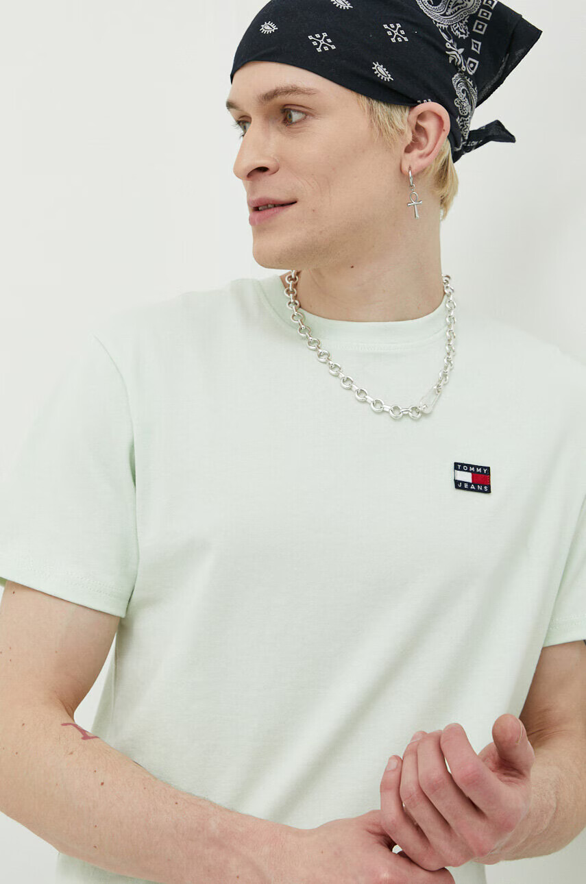 Tommy Jeans Памучна тениска в зелено с апликация - Pepit.bg