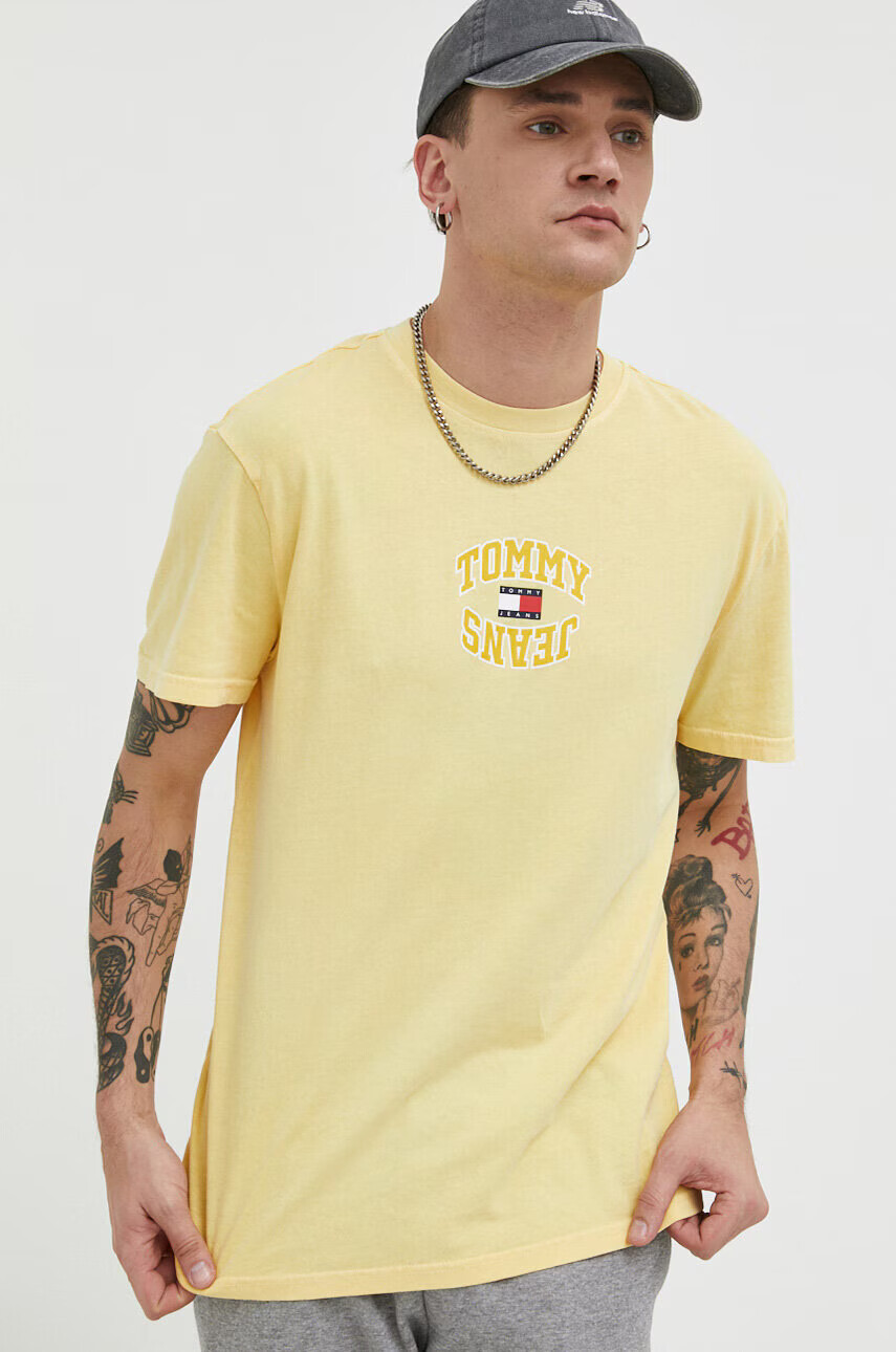 Tommy Jeans Памучна тениска в жълто с принт - Pepit.bg