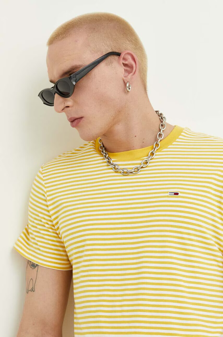 Tommy Jeans Памучна тениска в жълто с десен - Pepit.bg