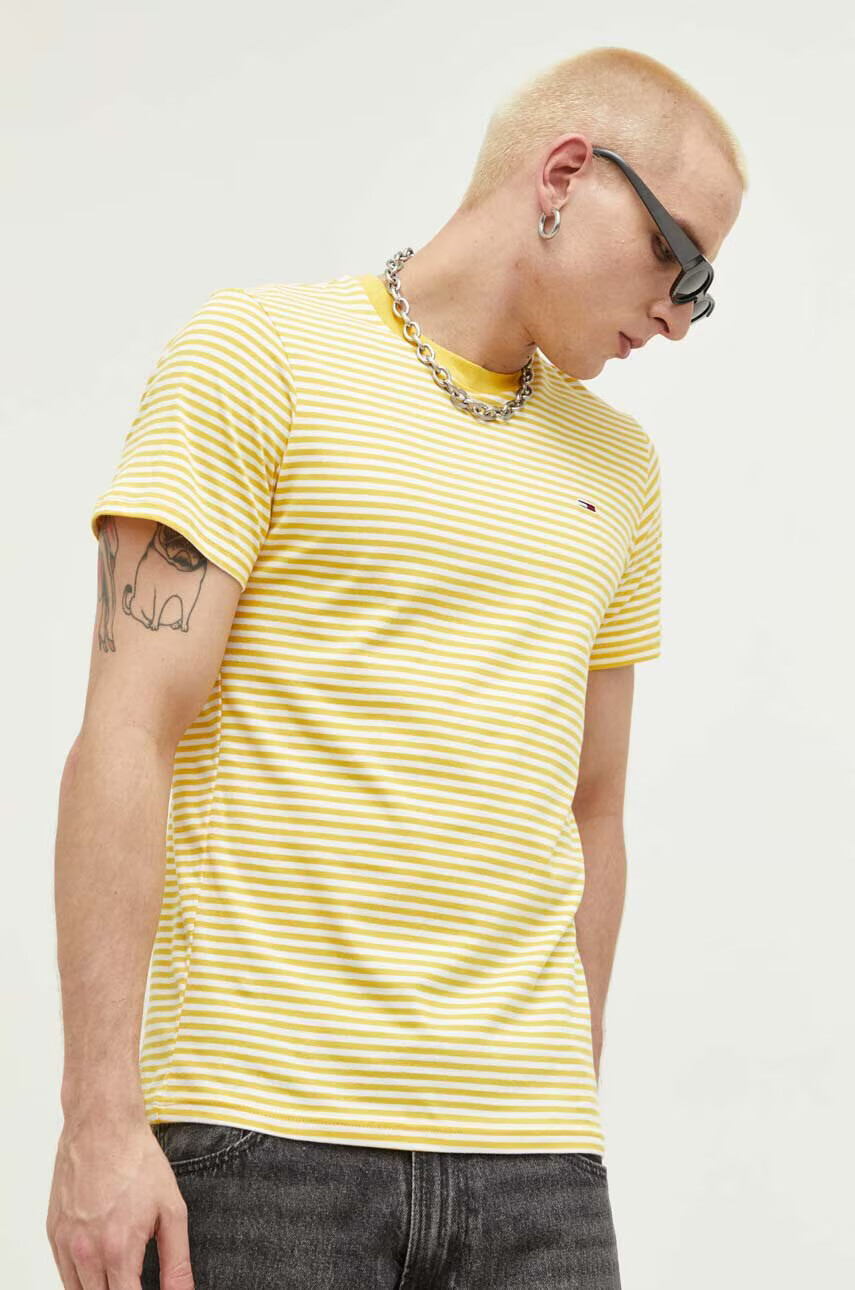 Tommy Jeans Памучна тениска в жълто с десен - Pepit.bg