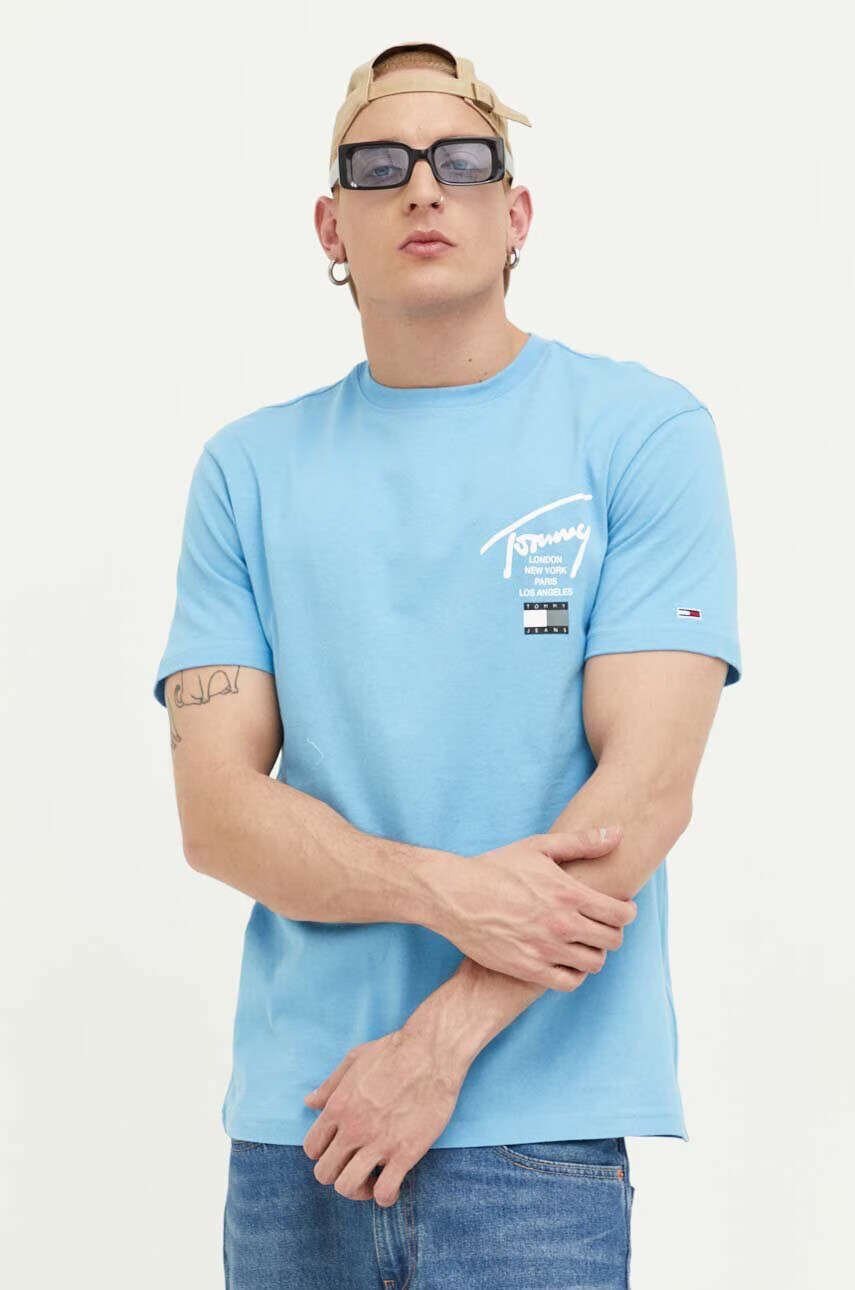 Tommy Jeans Памучна тениска в синьо с принт - Pepit.bg