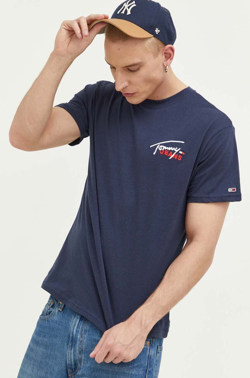 Tommy Jeans Памучна тениска в сиво с апликация - Pepit.bg