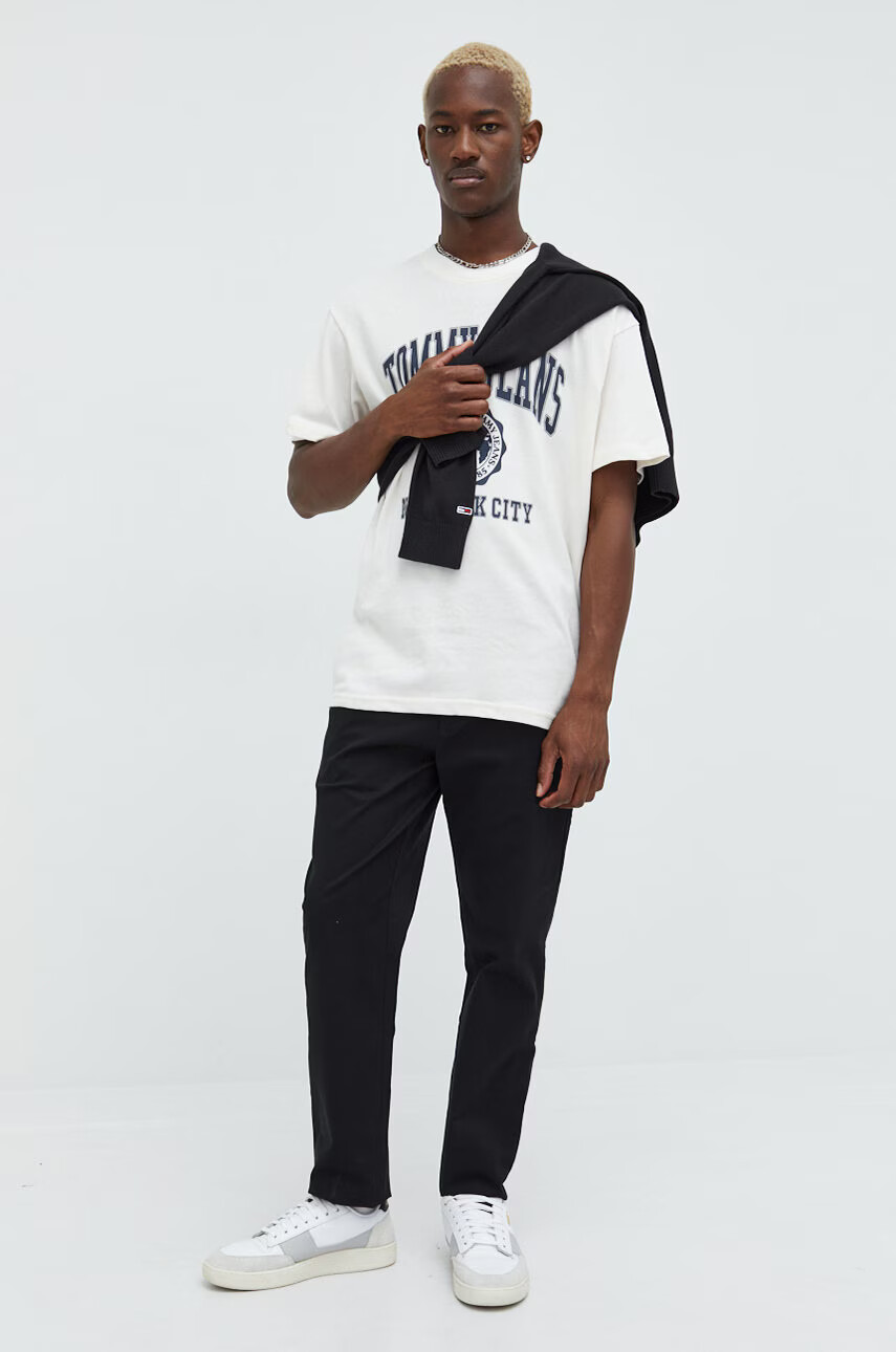 Tommy Jeans Панталони в черно със стандартна кройка - Pepit.bg