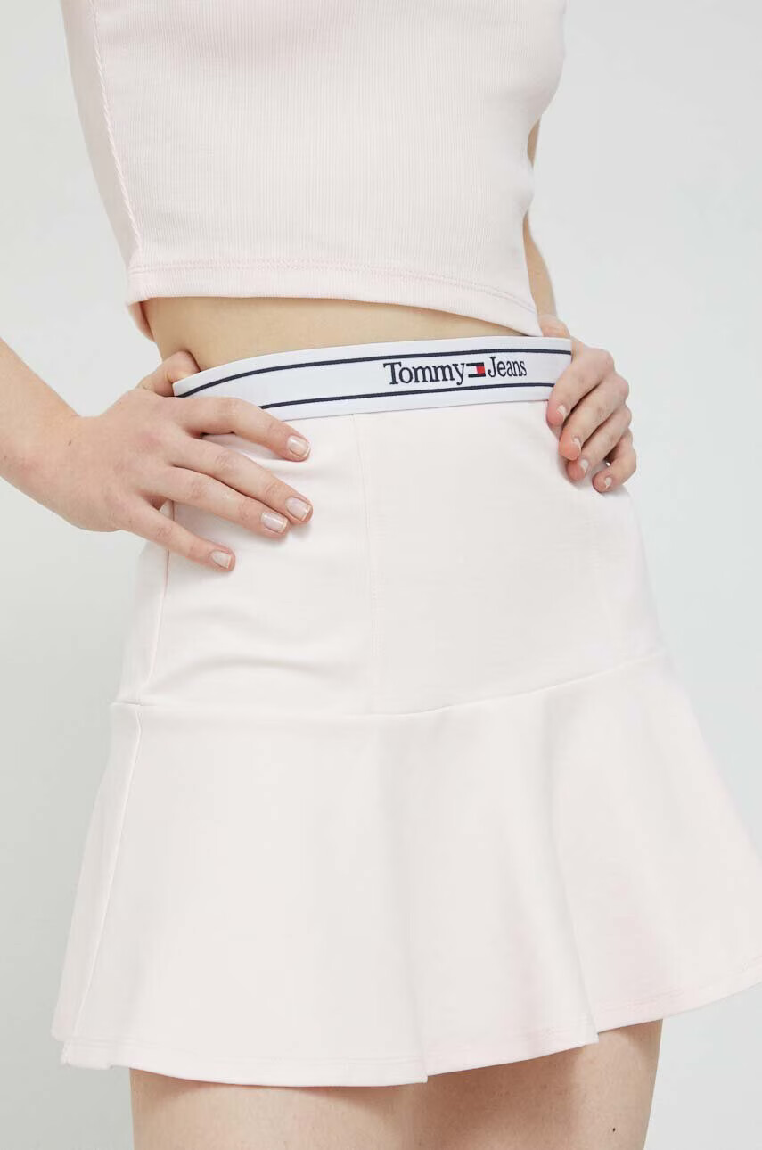 Tommy Jeans Пола в розово къс модел разкроен модел - Pepit.bg