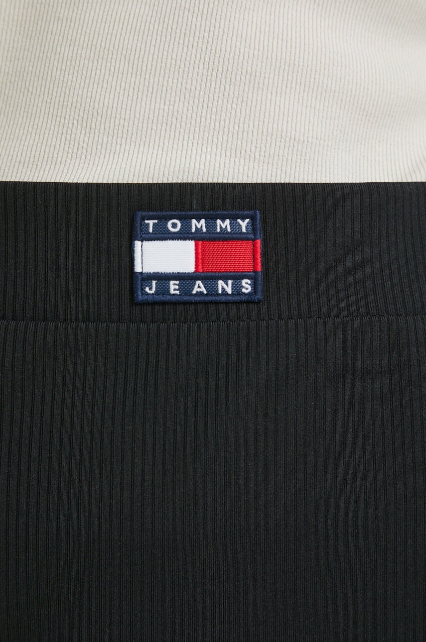 Tommy Jeans Пола в черно къс модел с кройка тип молив - Pepit.bg
