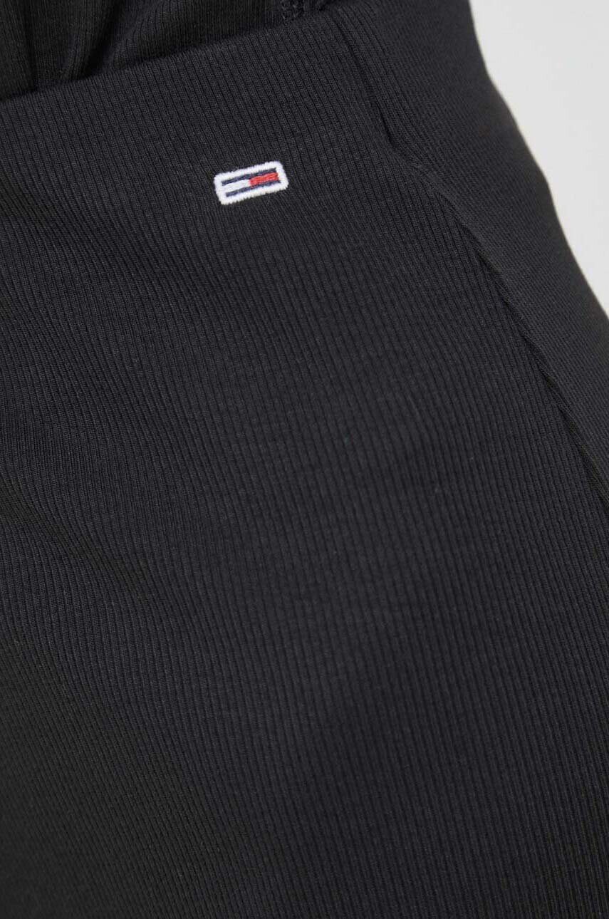 Tommy Jeans Пола в черно къс модел със стандартна кройка - Pepit.bg