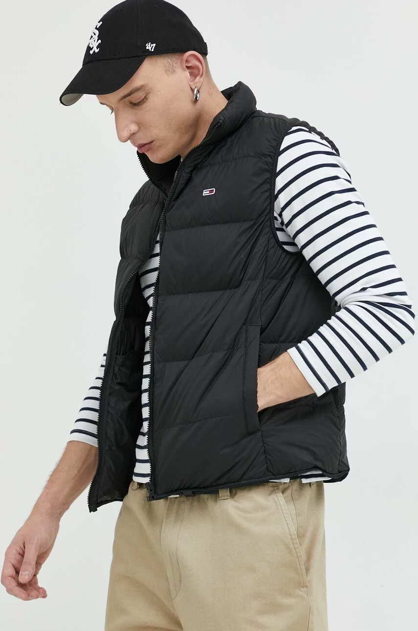 Tommy Jeans Пухен елек мъжки в черно - Pepit.bg