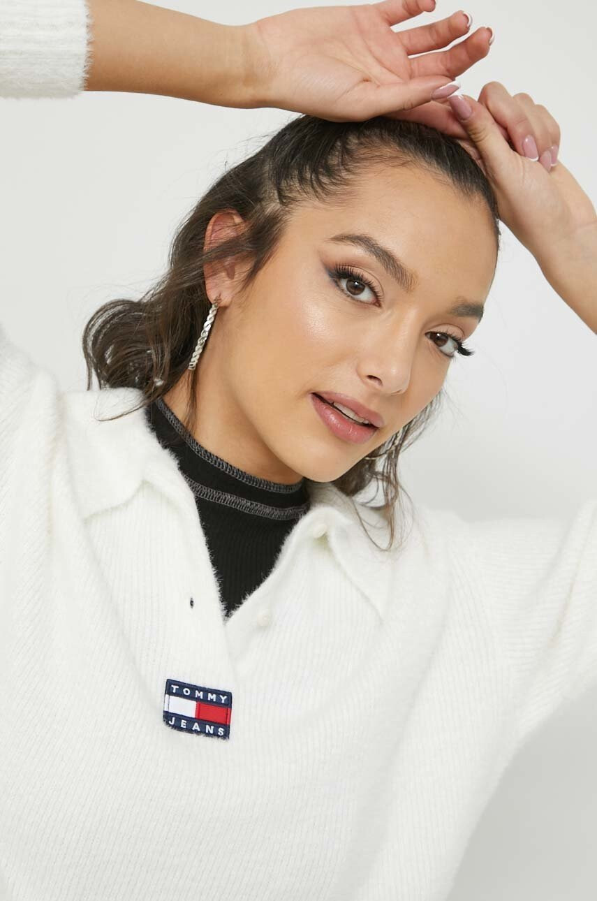 Tommy Jeans Пуловер с вълна дамски в бяло - Pepit.bg