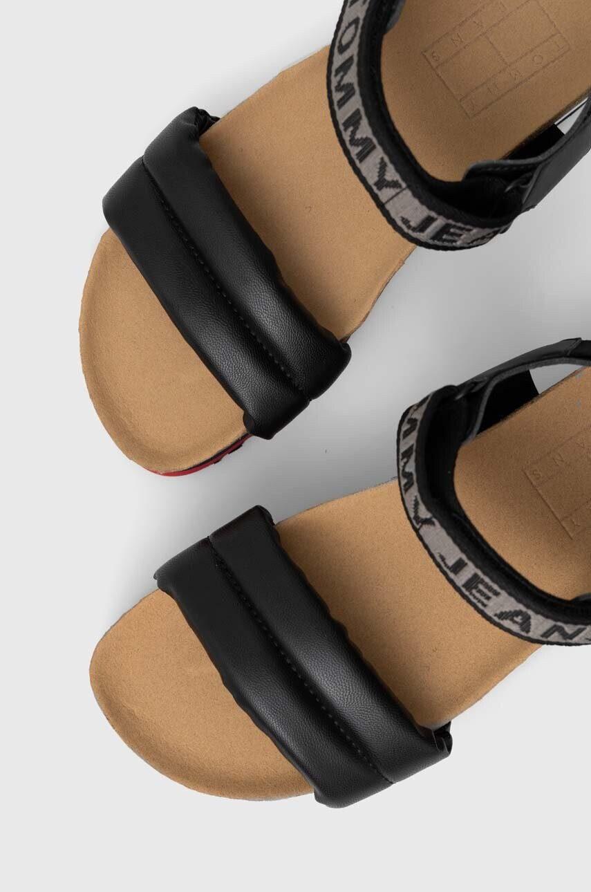 Tommy Jeans Сандали FLAG OUTSOLE SANDAL в черно с платформа EN0EN02122 - Pepit.bg
