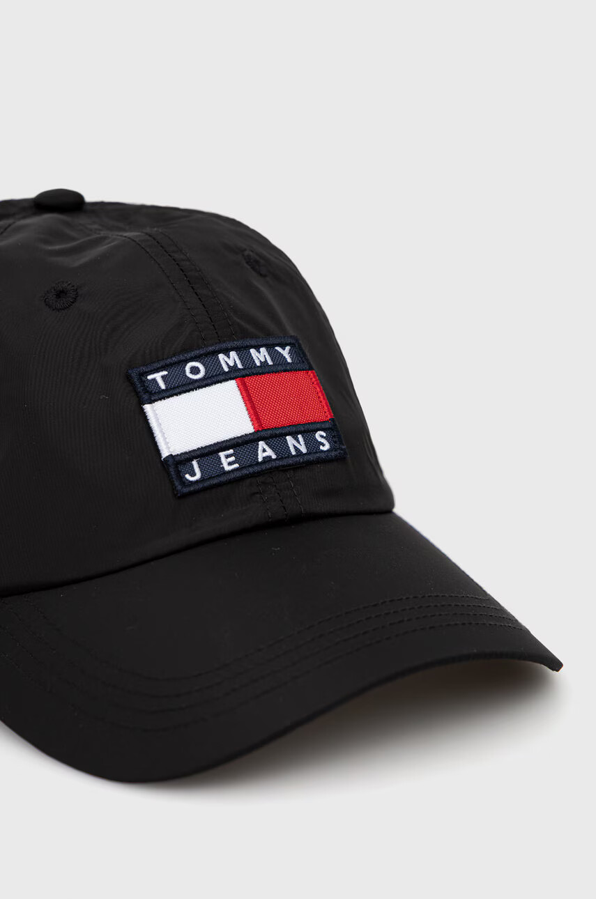 Tommy Jeans Шапка в черно с апликация - Pepit.bg