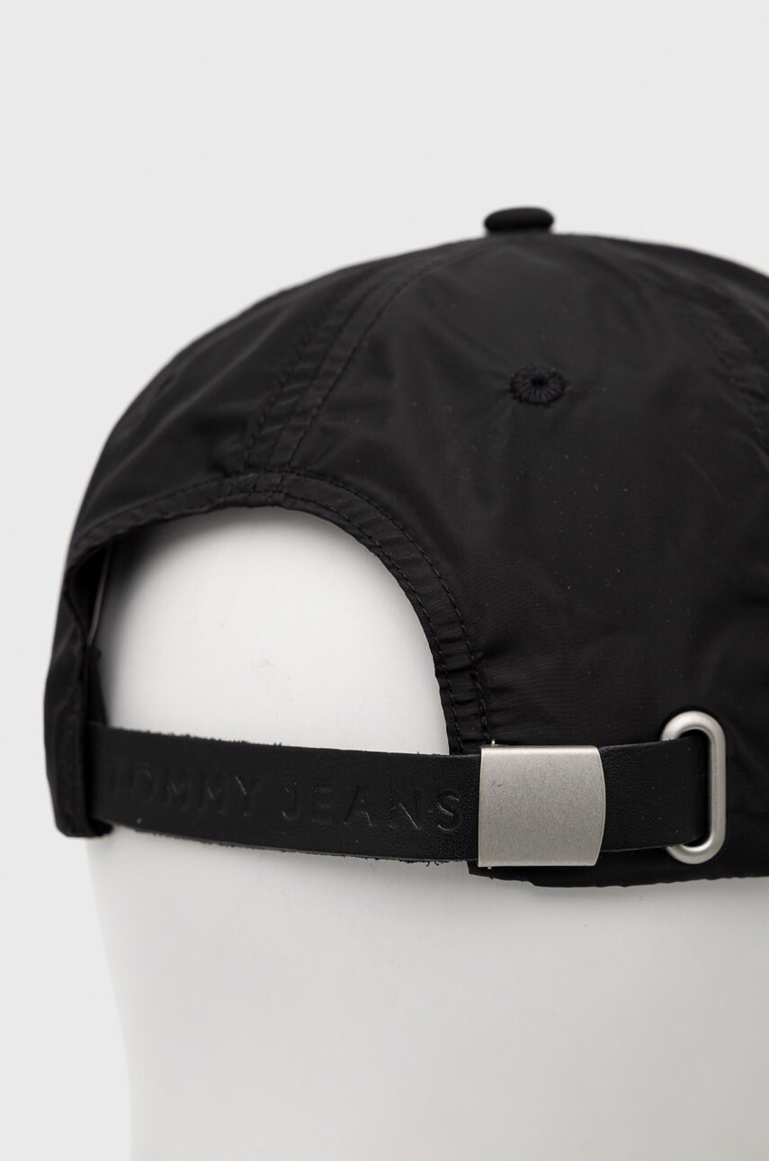 Tommy Jeans Шапка в черно с апликация - Pepit.bg