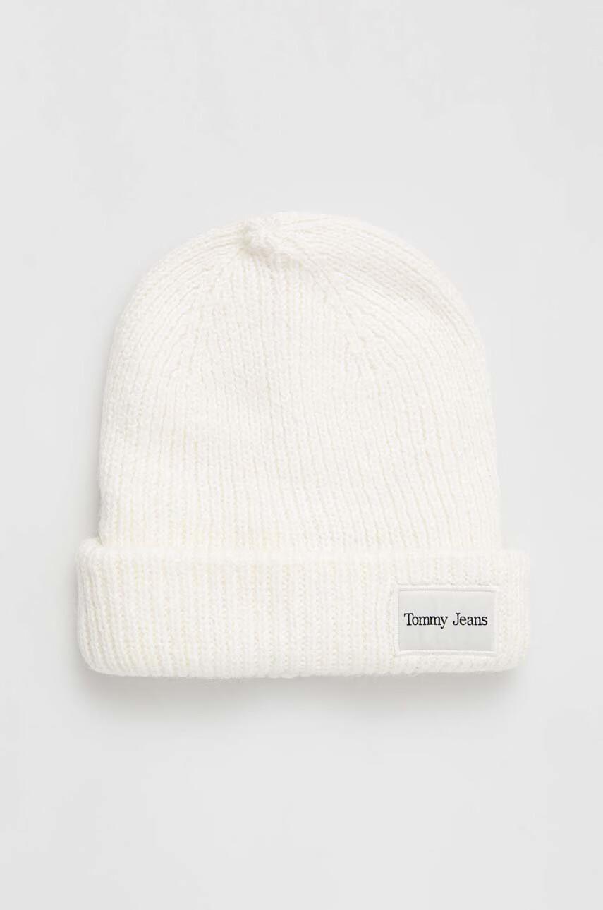 Tommy Jeans Шапка с вълна в бяло от плътен трикотаж - Pepit.bg